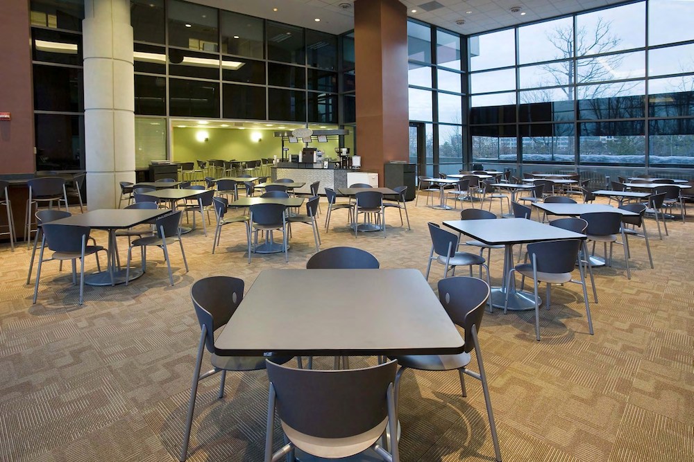 All appearance items in this dining area earn an appearance level score of 1, for orderly spotlessness. | Photo – Tishman Speyer